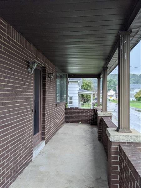 411 Corwin St, Roscoe, PA 15477 photo 2