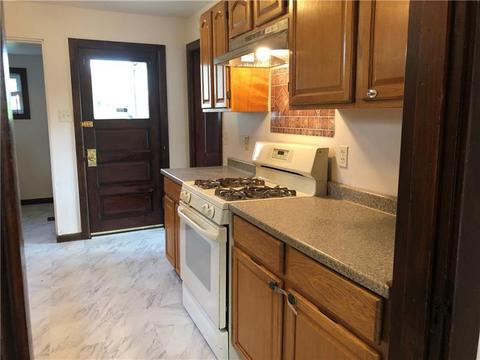 466 3rd St, Clairton, PA 15025 photo 6