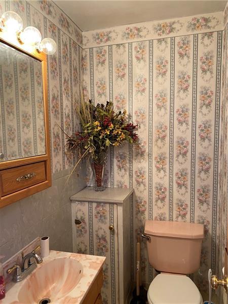 721 Maple St, Coraopolis, PA 15108 photo 4