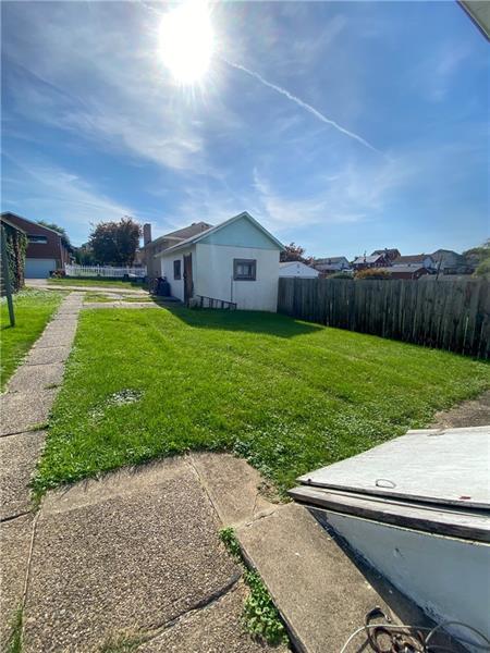 327 Beech St, Vandergrift, PA 15690 photo 2