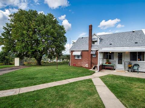 547 Walnut St, Vandergrift, PA 15690 photo 4
