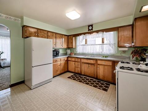 547 Walnut St, Vandergrift, PA 15690 photo 5