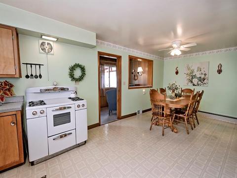 547 Walnut St, Vandergrift, PA 15690 photo 8