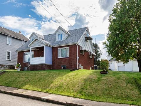 547 Walnut St, Vandergrift, PA 15690 photo 3