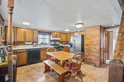 423 E 2nd St, Derry, PA 15627 photo 8