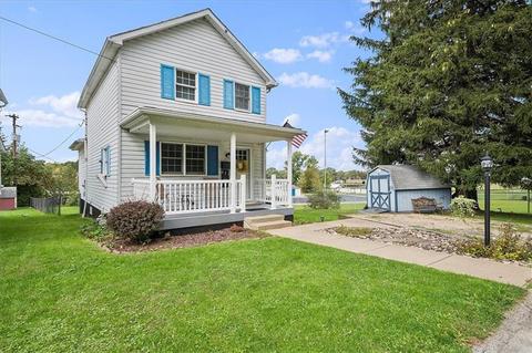 423 E 2nd St, Derry, PA 15627 photo 2