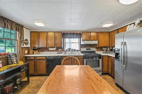 423 E 2nd St, Derry, PA 15627 photo 7