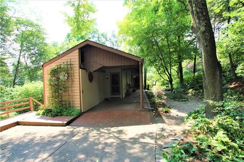 7 Devon Ln, Ben Avon Heights, PA 15202 photo 2