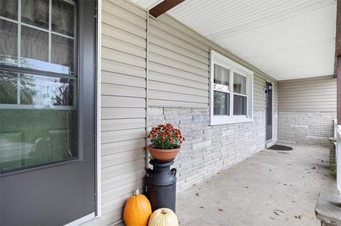 132 Rush Ave, New Eagle, PA 15067 photo 2