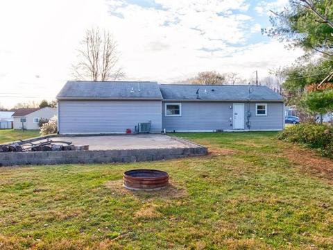 116 Rolling Hills Dr, Monaca, PA 15061 photo 2
