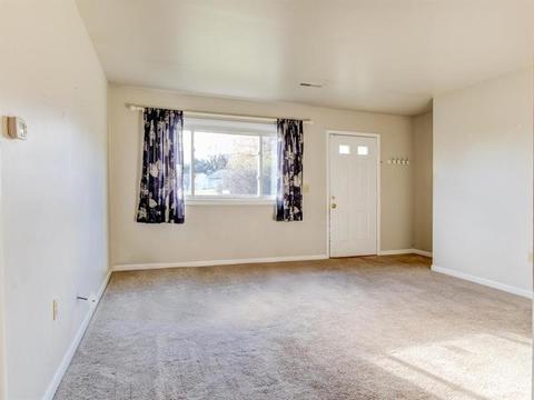 116 Rolling Hills Dr, Monaca, PA 15061 photo 4