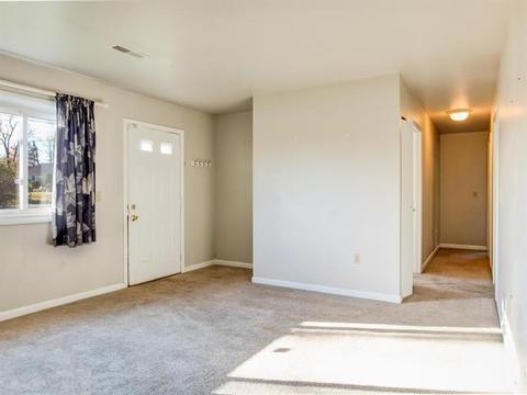116 Rolling Hills Dr, Monaca, PA 15061 photo 3