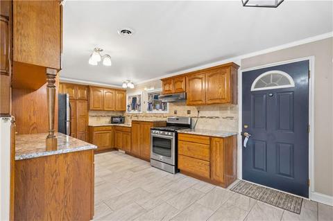 43 Pine Ln, Eighty Four, PA 15330 photo 9