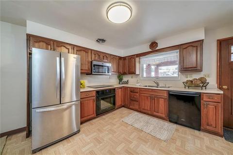 119 Windy Willows Dr, Coraopolis, PA 15108 photo 4