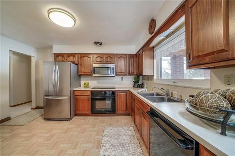 119 Windy Willows Dr, Coraopolis, PA 15108 photo 2