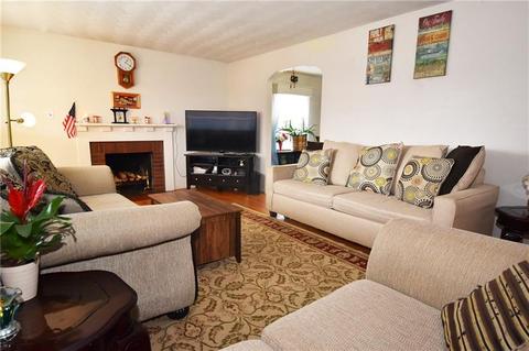 17 Patton Dr, Pittsburgh, PA 15241 photo 4