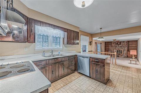 700 E 4th Ave, Derry, PA 15627 photo 8