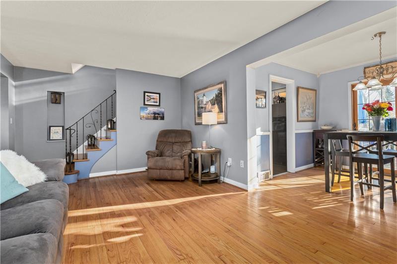  336 Chessbriar Dr, Bethel Park, PA 15102 photo 4