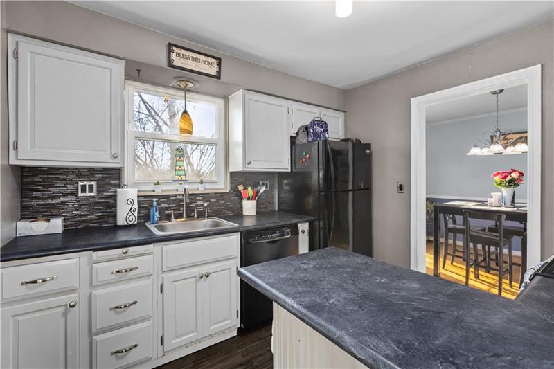  336 Chessbriar Dr, Bethel Park, PA 15102 photo 9