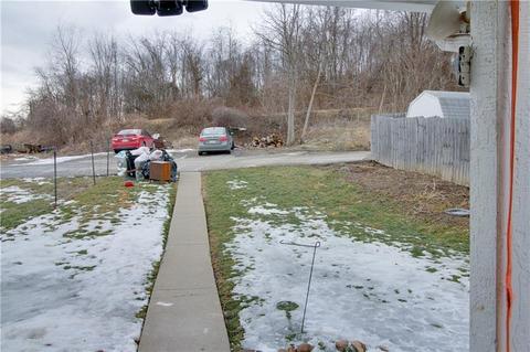 39 Maple St, Muse, PA 15350 photo 3