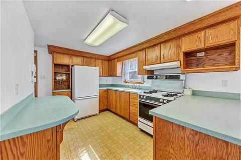 327 Lockwood Rd, Export, PA 15632 photo 4