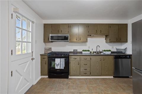 10 Dover, Irwin, PA 15642 photo 10