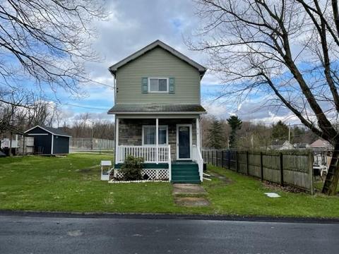 318 Maple St, Everson, PA 15631 photo 2