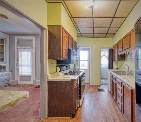 22 Mills Ave, Braddock, PA 15104 photo 4