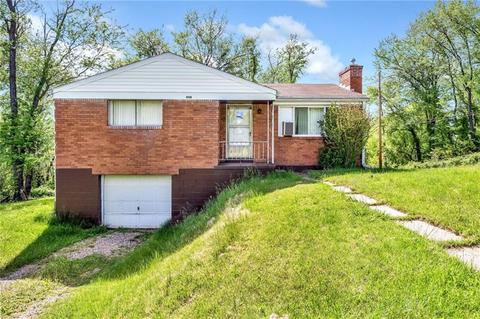 808 Crestview Dr, Monaca, PA 15061 photo 1