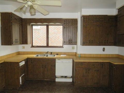 525 Mitchell Ave, Clairton, PA 15025 photo 4