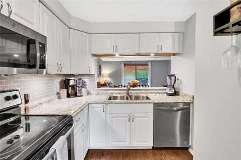 2 Shadow Dr, Pittsburgh, PA 15227 photo 10