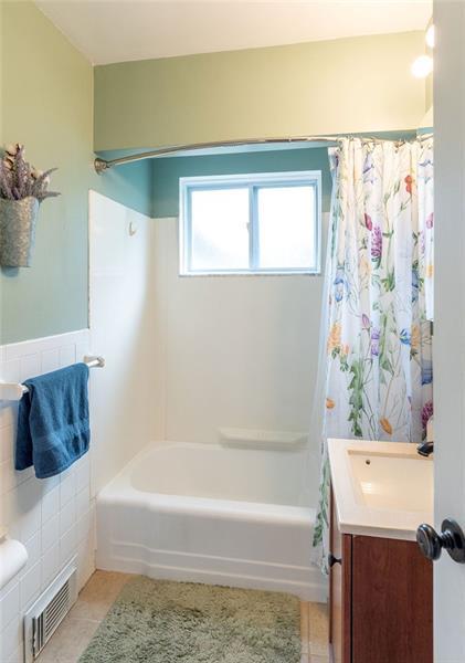 110 Chestnut Dr, Monaca, PA 15061 photo 13