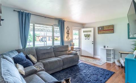 110 Chestnut Dr, Monaca, PA 15061 photo 9