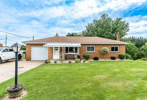110 Chestnut Dr, Monaca, PA 15061 photo 1