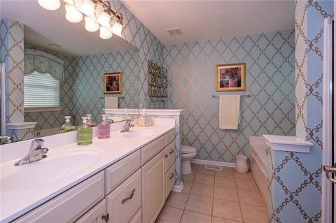 196 Broadstone Dr, Mars, PA 16046 photo 10
