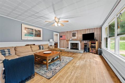 181 Seal Rd, Eighty Four, PA 15330 photo 2