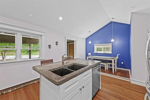 181 Seal Rd, Eighty Four, PA 15330 photo 6