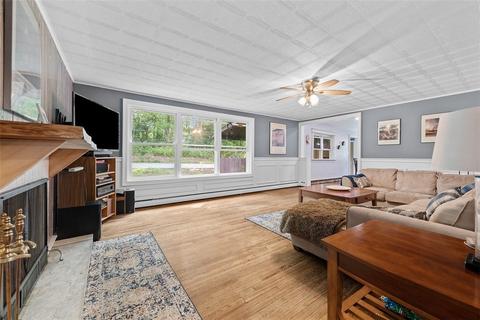 181 Seal Rd, Eighty Four, PA 15330 photo 4
