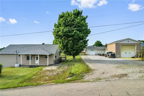724 Petersburg Rd, Connellsville, PA 15425