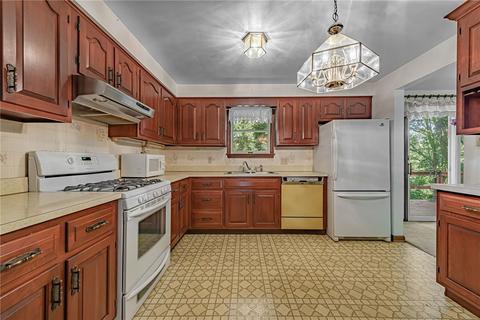 701 E 4th Ave, Derry, PA 15627 photo 10