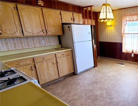 437 4th St, Mather, PA 15346 photo 8