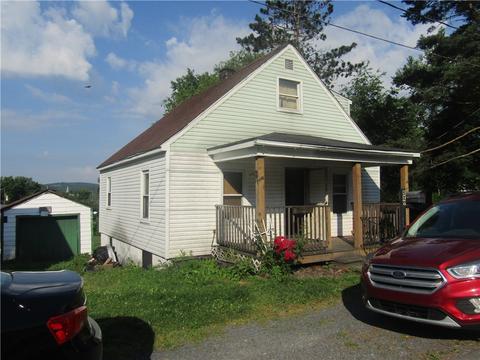 529 Oak St, Central City, PA 15926