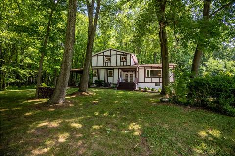 5833 Cassady Rd, Hermitage, PA 16148