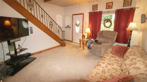 726 9th St, Irwin, PA 15642 photo 5