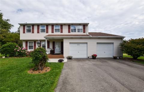 202 Oberlin Dr, Butler, PA 16001