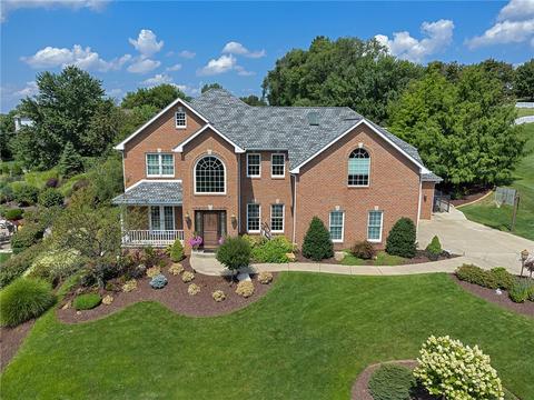 8 Ben Franklin Dr, Irwin, PA 15642 photo 1