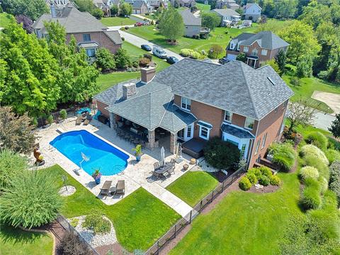 8 Ben Franklin Dr, Irwin, PA 15642 photo 2