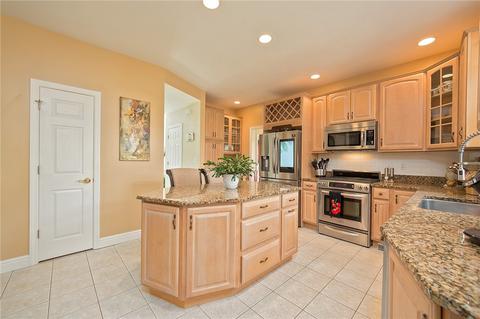 8 Ben Franklin Dr, Irwin, PA 15642 photo 13