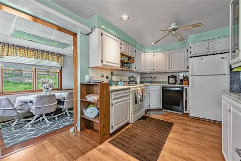 637 Chestnut St, Irwin, PA 15642 photo 5