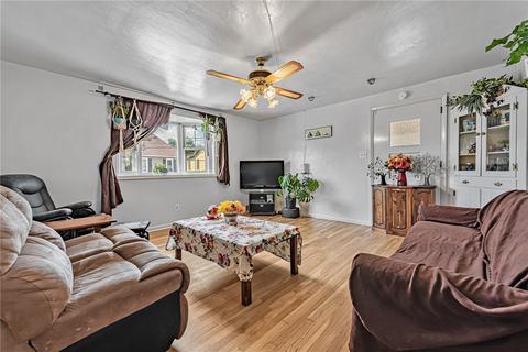 637 Chestnut St, Irwin, PA 15642 photo 3